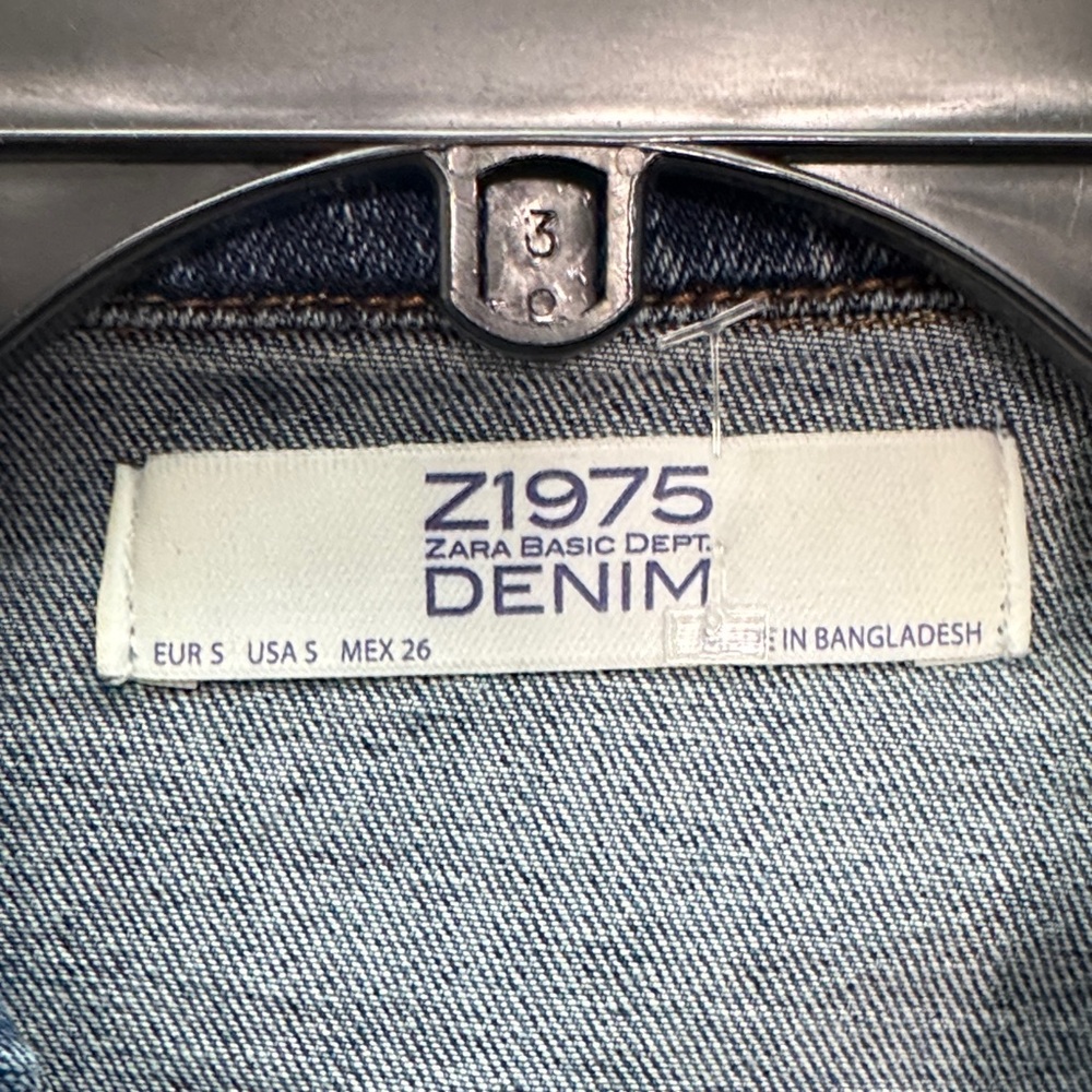 ZARA Distressed Classic Jean Jacket - Picture 3 of 10